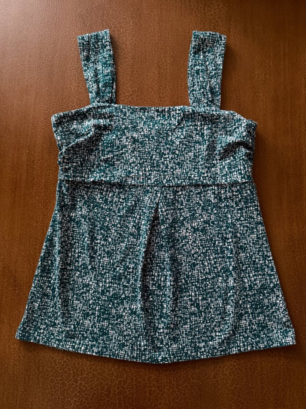 Ann Taylor Green & White Geometric Tank Top Design - Size Medium